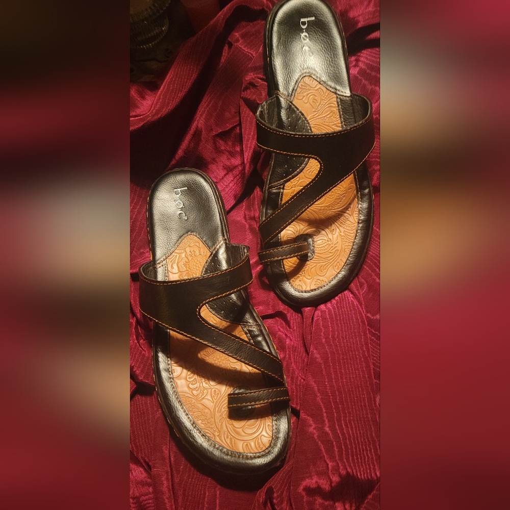 BOC Black and Tan Leather Slip-On Sandals